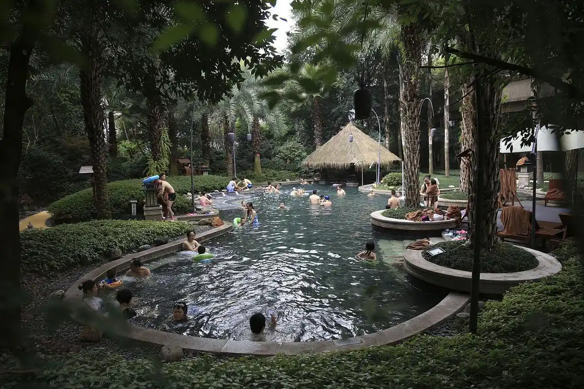 天冷哪里泡溫泉？重慶有沒有“假溫泉”？溫泉分布在哪些區(qū)域？-地大熱能