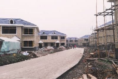 建設(shè)中的江洲墟場(chǎng)安置小區(qū)。